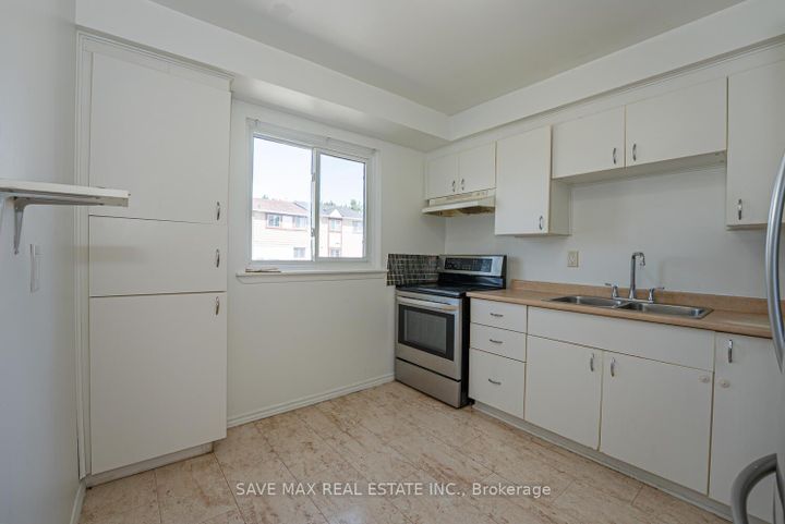 Photo 8 at 62 Moregate Crescent, Central Park, Brampton