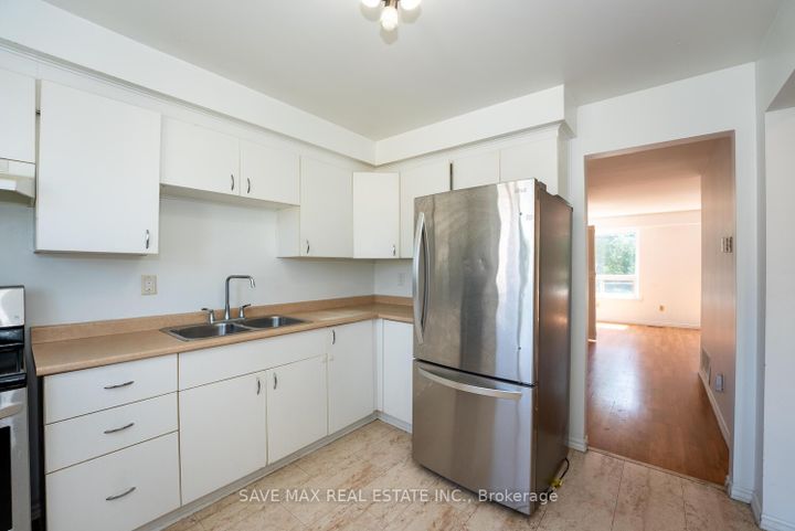 Photo 9 at 62 Moregate Crescent, Central Park, Brampton
