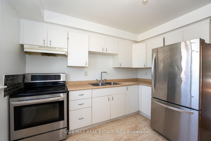 Photo 10 at 62 Moregate Crescent, Central Park, Brampton