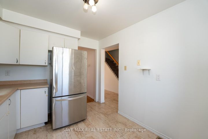 Photo 11 at 62 Moregate Crescent, Central Park, Brampton
