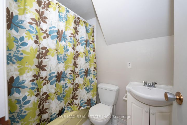 Photo 34 at 62 Moregate Crescent, Central Park, Brampton