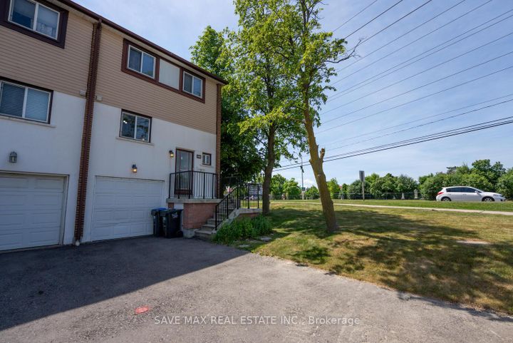 Photo 40 at 62 Moregate Crescent, Central Park, Brampton
