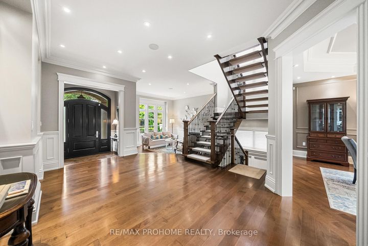 Photo 3 at 38 Park Crescent, Oak Ridges Lake Wilcox, Richmond Hill