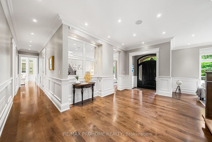 Photo 4 at 38 Park Crescent, Oak Ridges Lake Wilcox, Richmond Hill