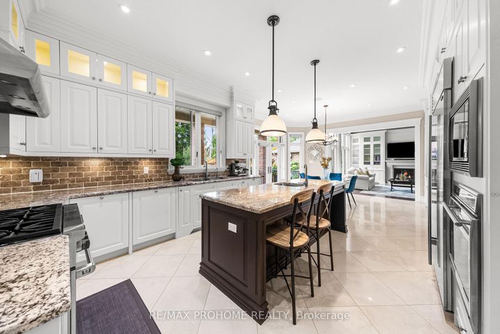 Photo 10 at 38 Park Crescent, Oak Ridges Lake Wilcox, Richmond Hill