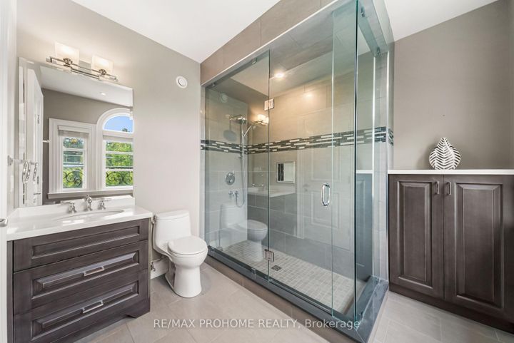 Photo 25 at 38 Park Crescent, Oak Ridges Lake Wilcox, Richmond Hill
