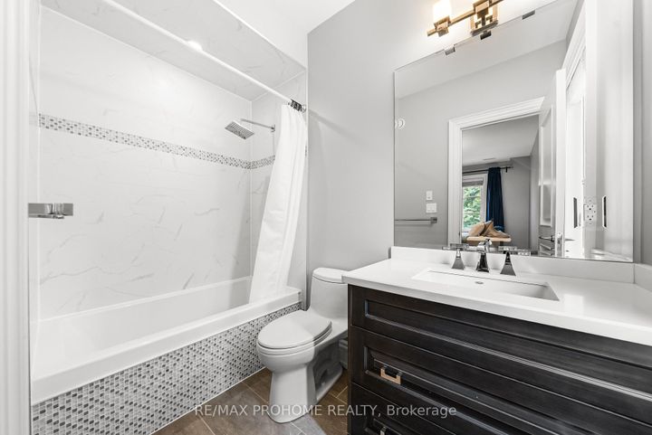 Photo 38 at 38 Park Crescent, Oak Ridges Lake Wilcox, Richmond Hill