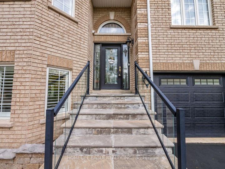 Photo 4 at 15 Eve Court, Bradford, Bradford West Gwillimbury