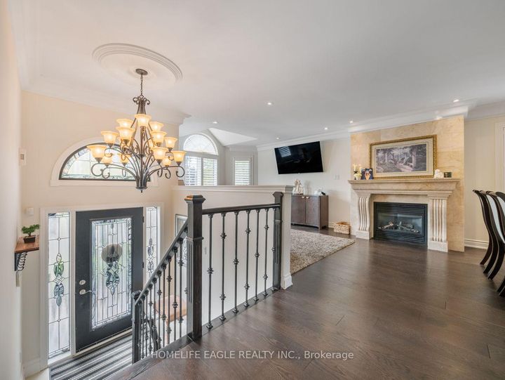 Photo 5 at 15 Eve Court, Bradford, Bradford West Gwillimbury