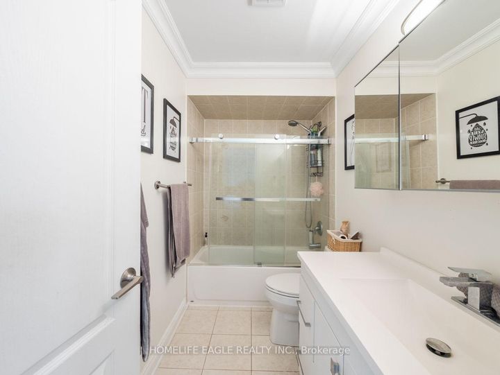 Photo 11 at 15 Eve Court, Bradford, Bradford West Gwillimbury