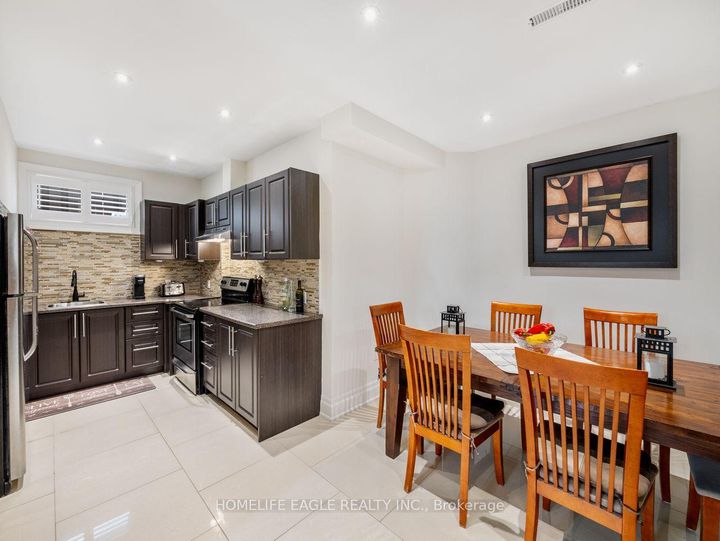 Photo 17 at 15 Eve Court, Bradford, Bradford West Gwillimbury