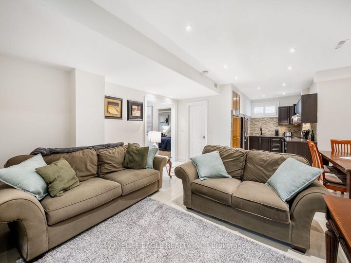 Photo 19 at 15 Eve Court, Bradford, Bradford West Gwillimbury