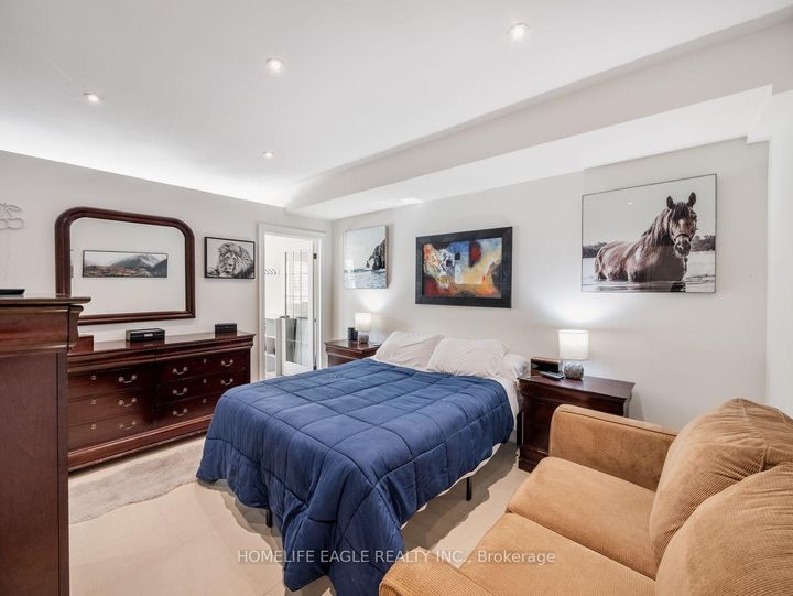 Photo 21 at 15 Eve Court, Bradford, Bradford West Gwillimbury