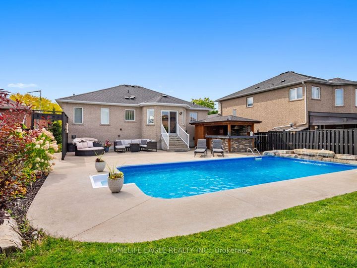 Photo 27 at 15 Eve Court, Bradford, Bradford West Gwillimbury
