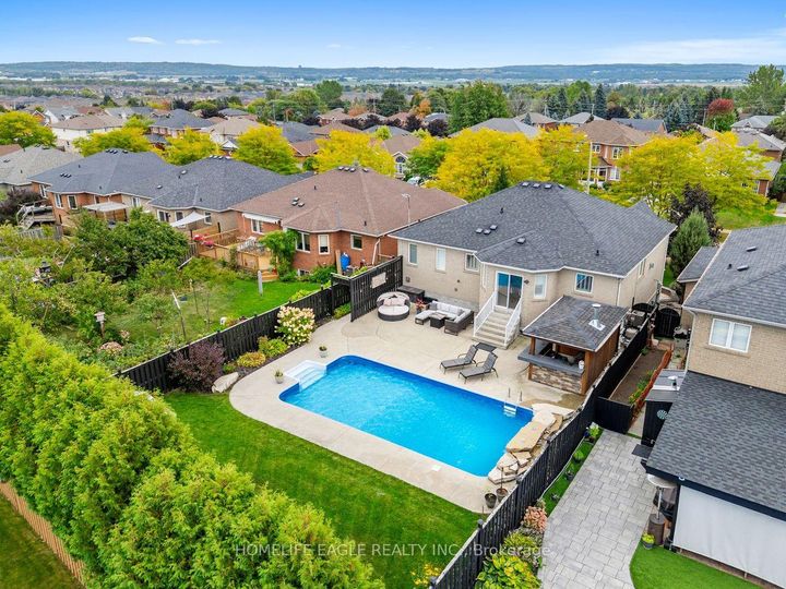 Photo 31 at 15 Eve Court, Bradford, Bradford West Gwillimbury