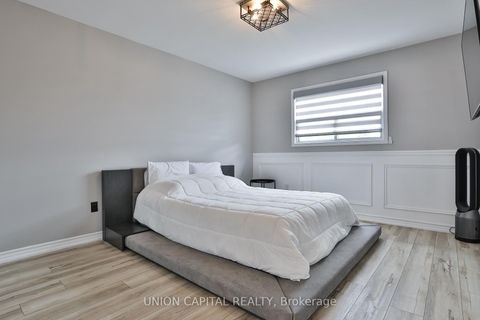 Photo 15 at 21 Avon Crescent, East Woodbridge, Vaughan