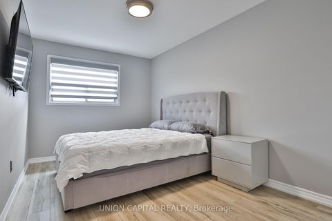 Photo 18 at 21 Avon Crescent, East Woodbridge, Vaughan