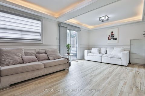 Photo 27 at 21 Avon Crescent, East Woodbridge, Vaughan