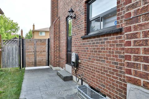 Photo 45 at 21 Avon Crescent, East Woodbridge, Vaughan