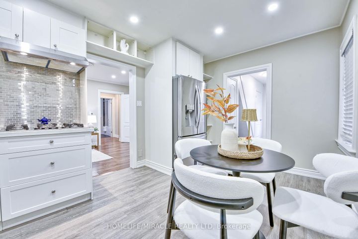 Photo 11 at 7596 Creditview Road, Bram West, Brampton
