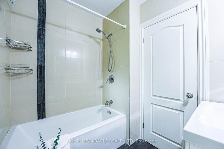 Photo 21 at 7596 Creditview Road, Bram West, Brampton