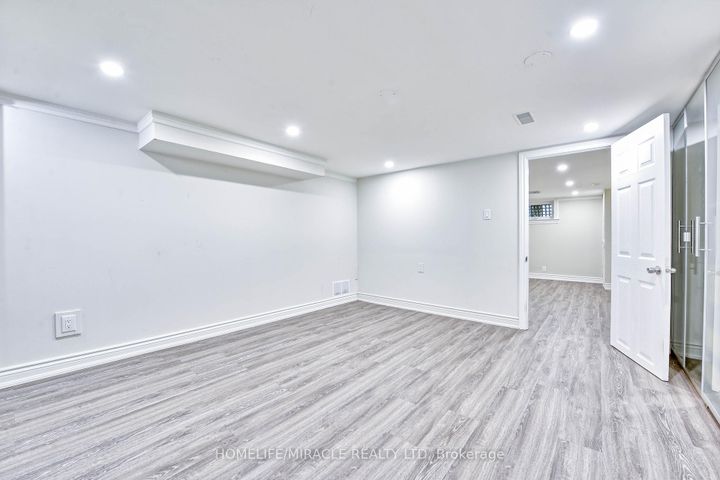 Photo 31 at 7596 Creditview Road, Bram West, Brampton