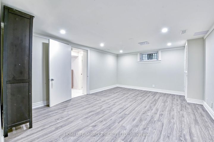 Photo 33 at 7596 Creditview Road, Bram West, Brampton