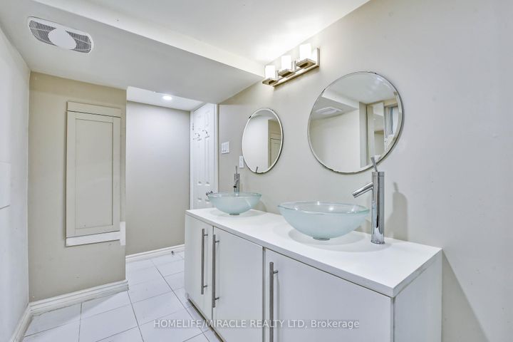 Photo 37 at 7596 Creditview Road, Bram West, Brampton