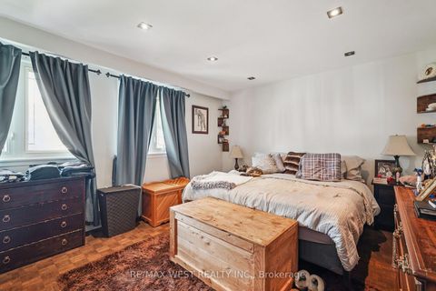Photo 3 at 2 - 52 Old Burnhamthorpe Road, West Deane, Toronto