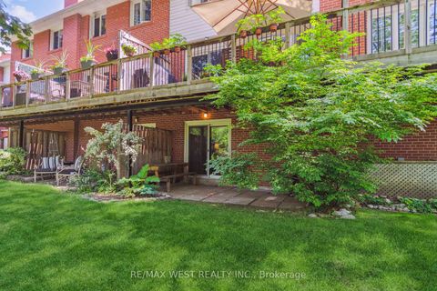 Photo 7 at 2 - 52 Old Burnhamthorpe Road, West Deane, Toronto