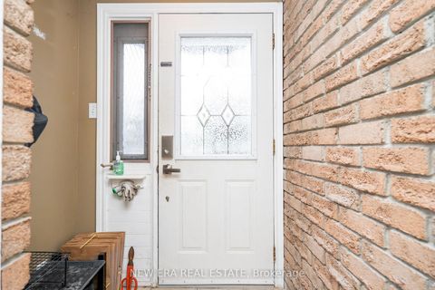 Photo 5 at 34 LAMPMAN Lane, Letitia Heights, Barrie Photo 5 at 34 LAMPMAN Lane, Letitia Heights, Barrie