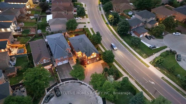 Photo 1 at 8 Shallimar Court, Brampton West, Brampton