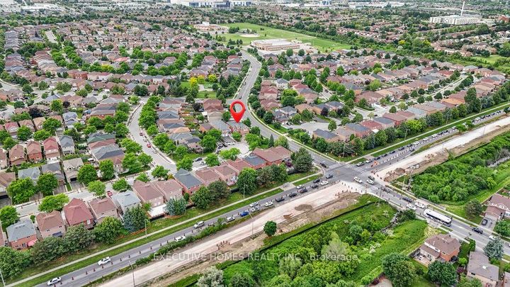 Photo 9 at 8 Shallimar Court, Brampton West, Brampton
