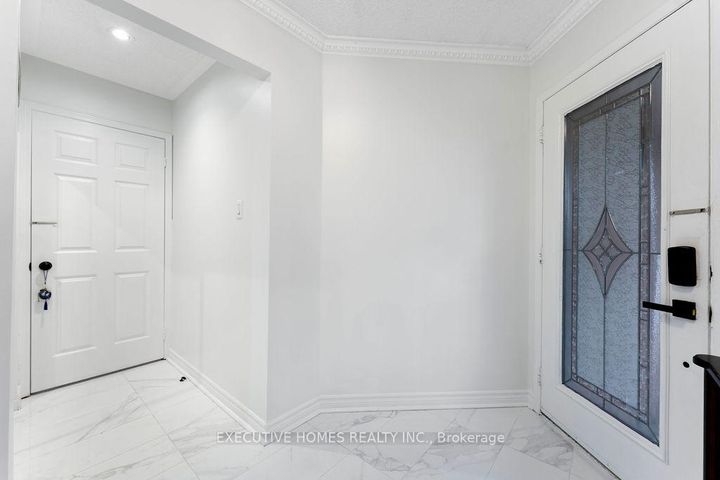 Photo 15 at 8 Shallimar Court, Brampton West, Brampton