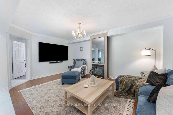 Photo 24 at 8 Shallimar Court, Brampton West, Brampton