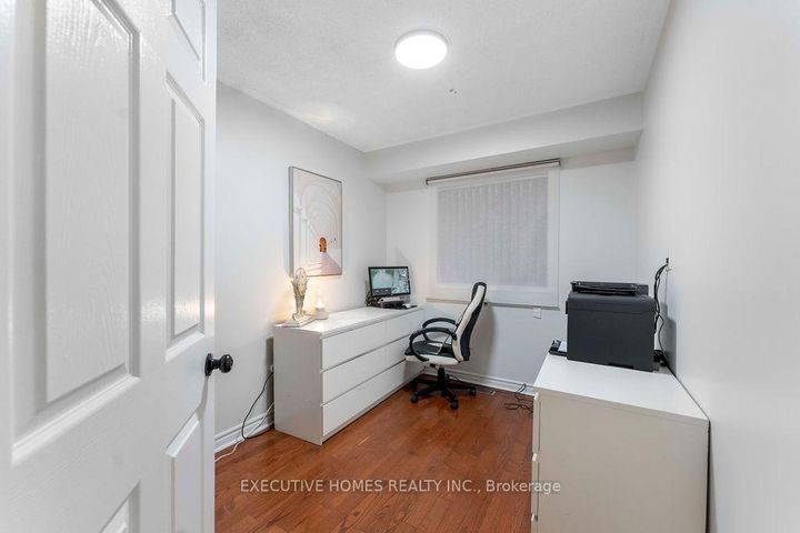 Photo 30 at 8 Shallimar Court, Brampton West, Brampton