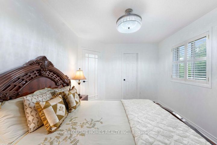 Photo 31 at 8 Shallimar Court, Brampton West, Brampton