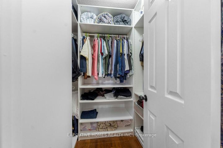 Photo 32 at 8 Shallimar Court, Brampton West, Brampton