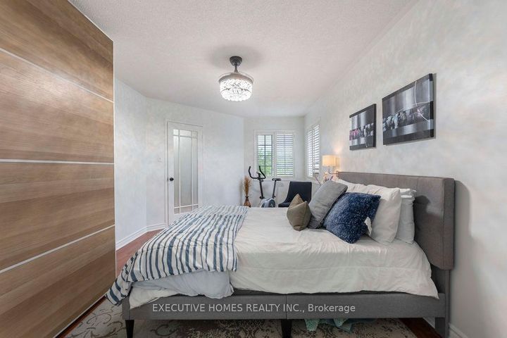 Photo 35 at 8 Shallimar Court, Brampton West, Brampton