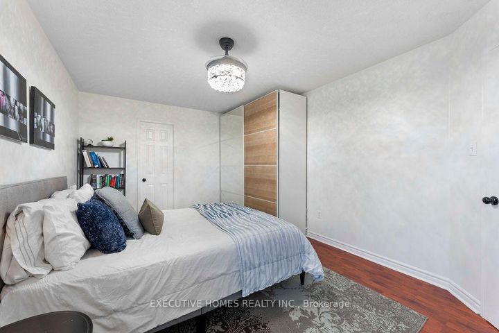 Photo 38 at 8 Shallimar Court, Brampton West, Brampton