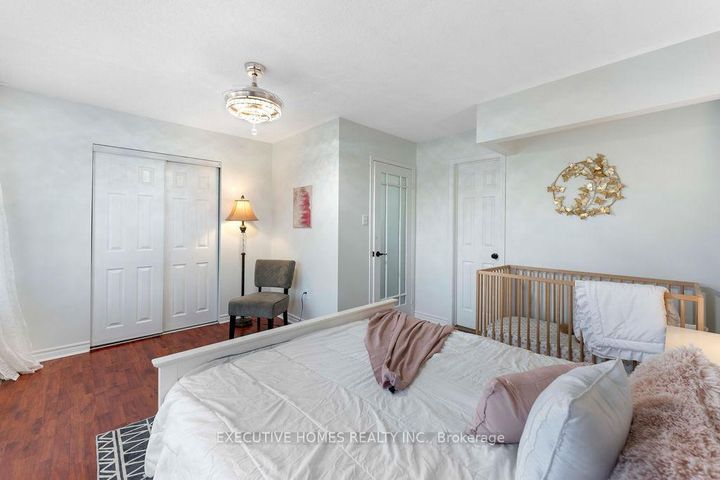 Photo 42 at 8 Shallimar Court, Brampton West, Brampton