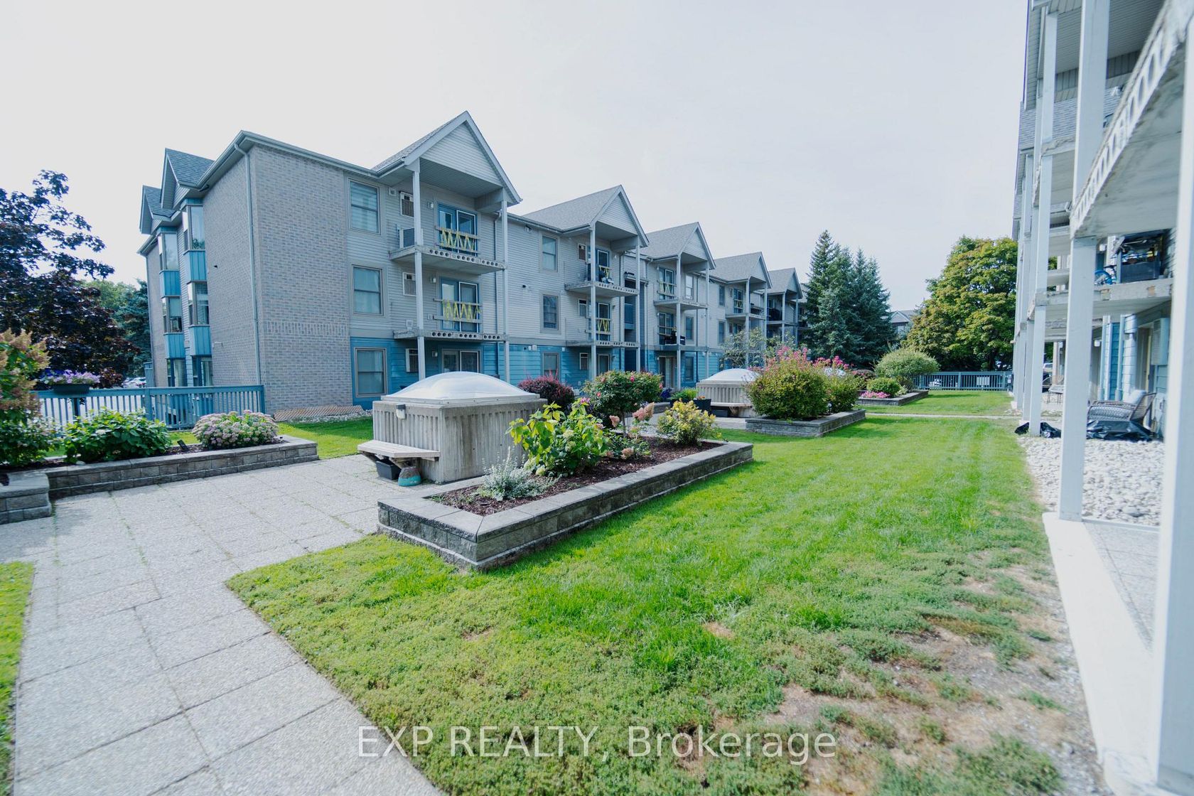 124 - 2010 CLEAVER Avenue, Headon, Burlington 