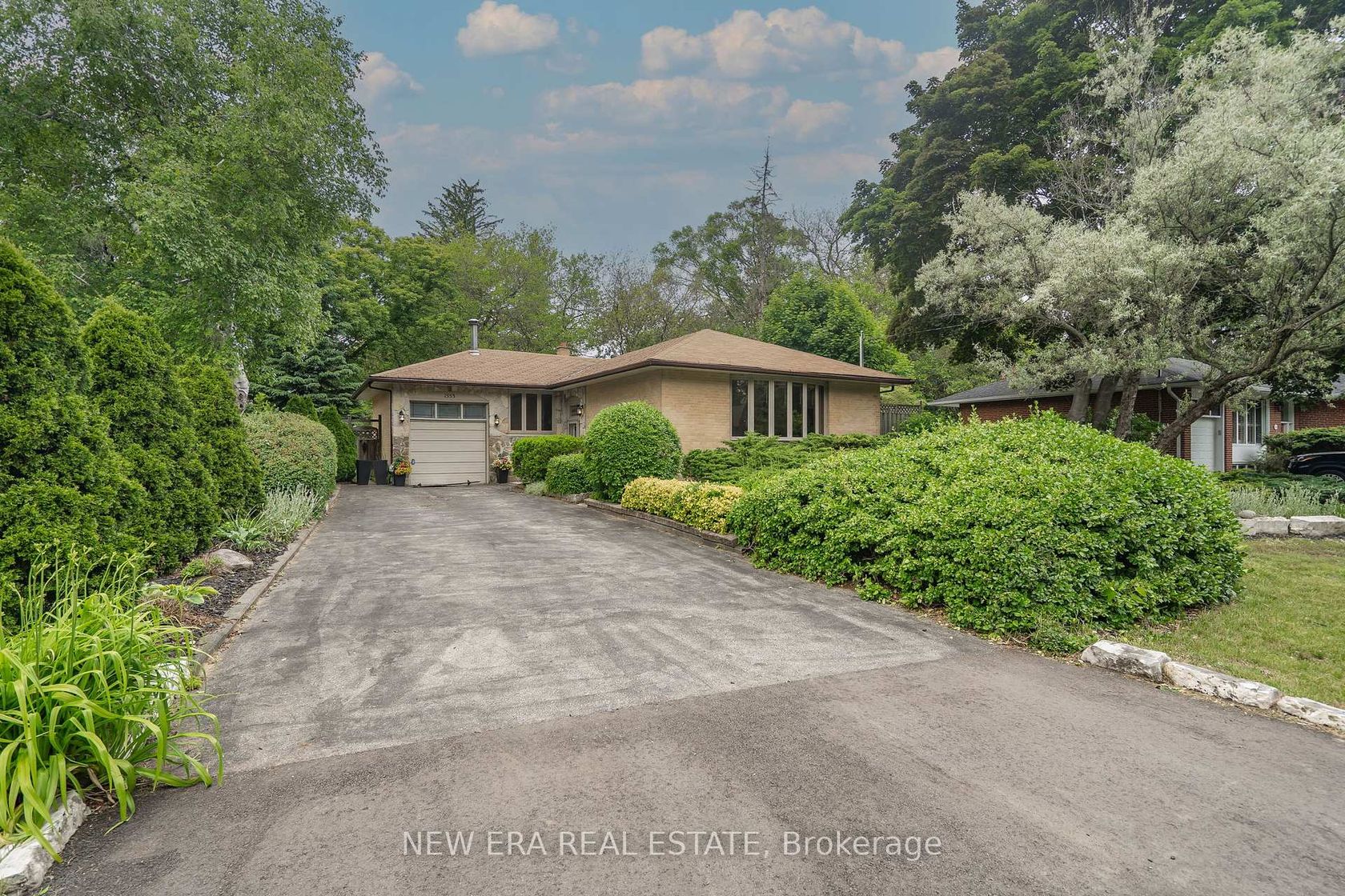 1553 Wembury Road, Lorne Park, Mississauga by Loree Meneguzzi Real Estate 1553 Wembury Road, Lorne Park, Mississauga