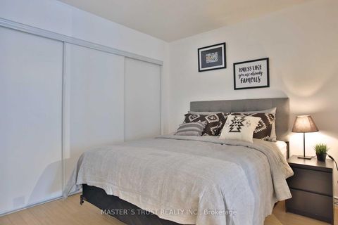 Photo 3 at 932 - 21 Iceboat Terrace, Waterfront Communities C1, Toronto