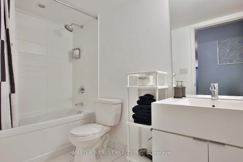 Photo 5 at 932 - 21 Iceboat Terrace, Waterfront Communities C1, Toronto