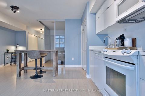 Photo 7 at 932 - 21 Iceboat Terrace, Waterfront Communities C1, Toronto