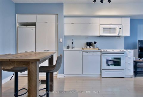 Photo 8 at 932 - 21 Iceboat Terrace, Waterfront Communities C1, Toronto
