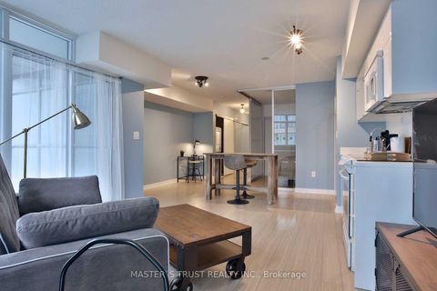 Photo 10 at 932 - 21 Iceboat Terrace, Waterfront Communities C1, Toronto