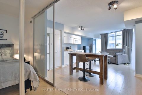 Photo 12 at 932 - 21 Iceboat Terrace, Waterfront Communities C1, Toronto