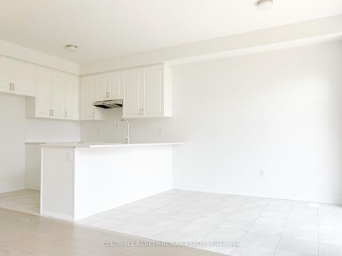 Photo 12 at 29 Milady Crescent, Rural Barrie Southeast, Barrie
